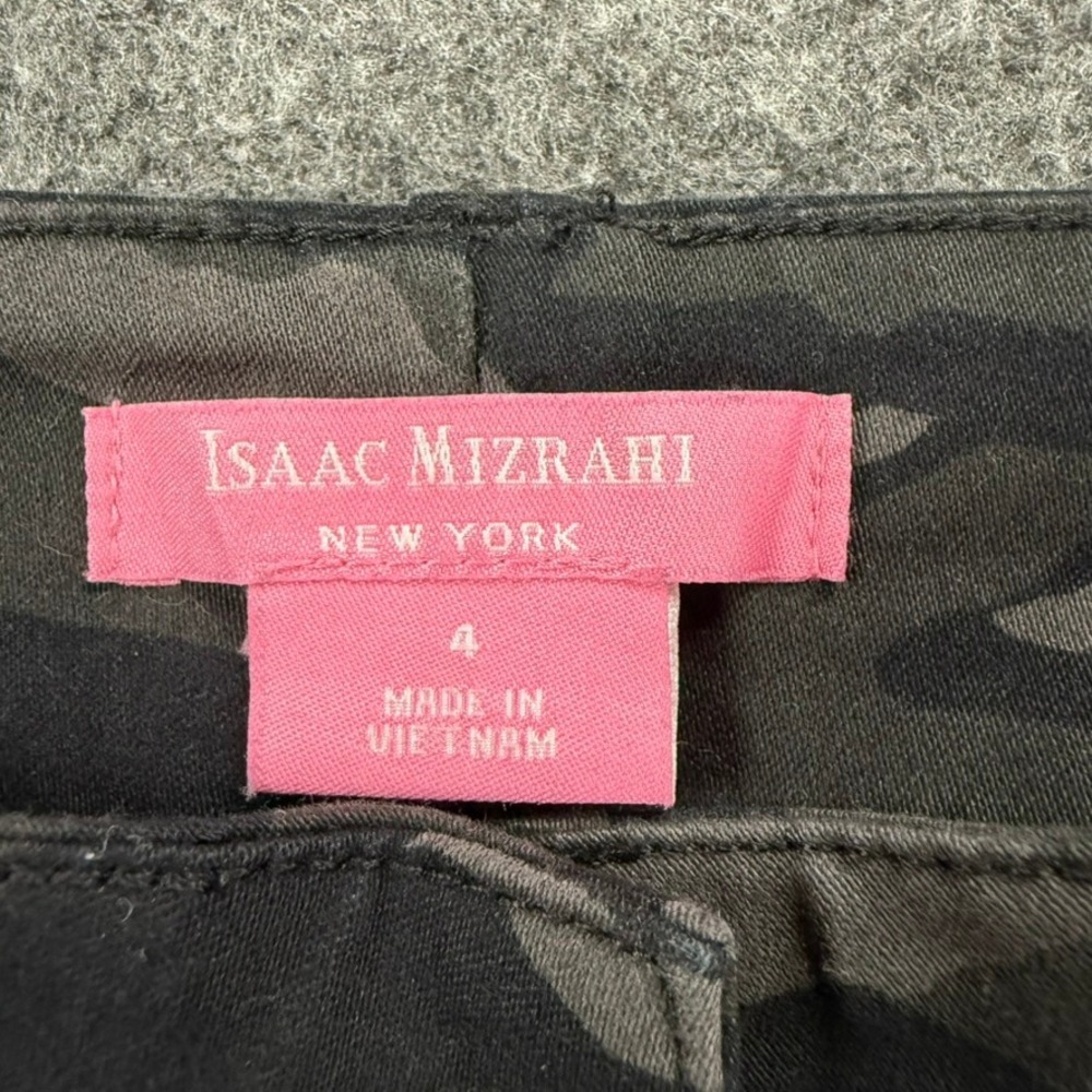 Isaac Mizrahi NY Camouflage Print Shorts Size 4 Casual Everyday - Picture 2 of 8